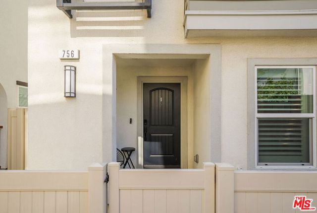 756 Daniel Freeman Circle, Inglewood, CA 90301