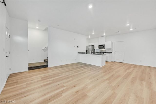 7484 Mountain Ledge Street, Las Vegas, NV 89139