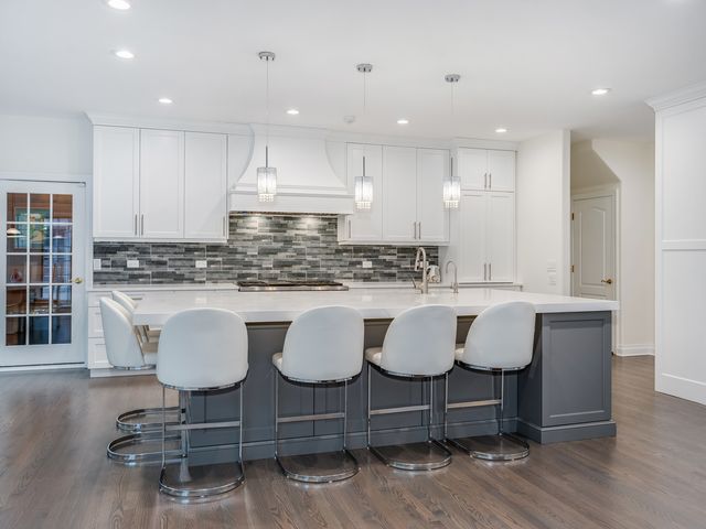 4N680 WARE WOODS Drive, St. Charles, IL 60175