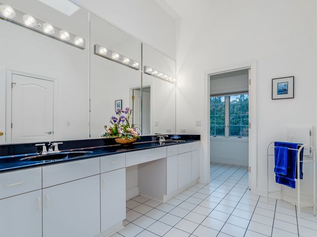 4N680 WARE WOODS Drive, St. Charles, IL 60175