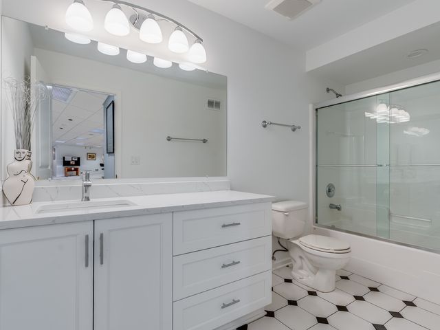 4N680 WARE WOODS Drive, St. Charles, IL 60175