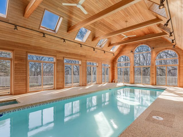 4N680 WARE WOODS Drive, St. Charles, IL 60175