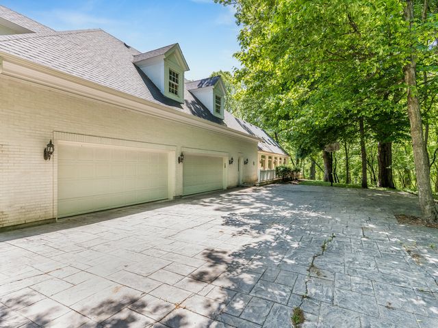 4N680 WARE WOODS Drive, St. Charles, IL 60175