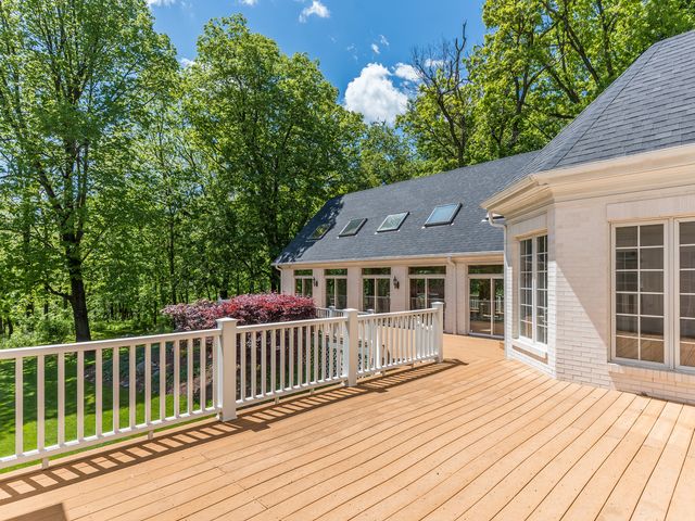 4N680 WARE WOODS Drive, St. Charles, IL 60175