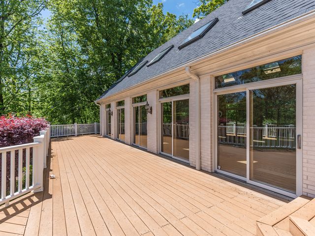 4N680 WARE WOODS Drive, St. Charles, IL 60175