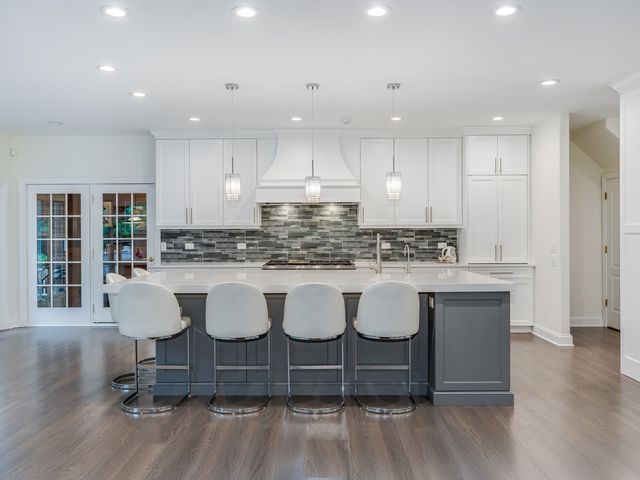 4N680 WARE WOODS Drive, St. Charles, IL 60175