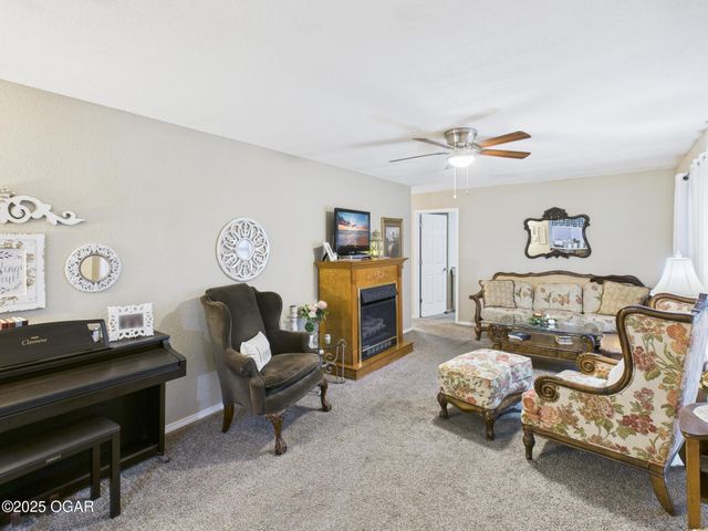 2417 N St Louis Avenue, Joplin, MO 64801