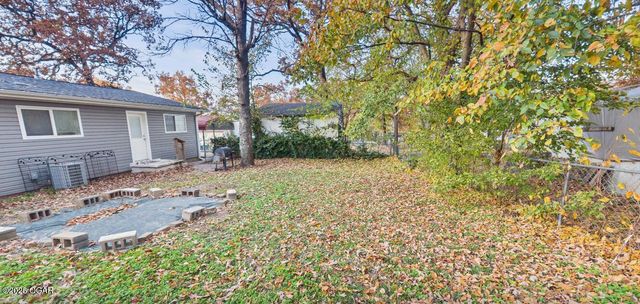 2417 N St Louis Avenue, Joplin, MO 64801