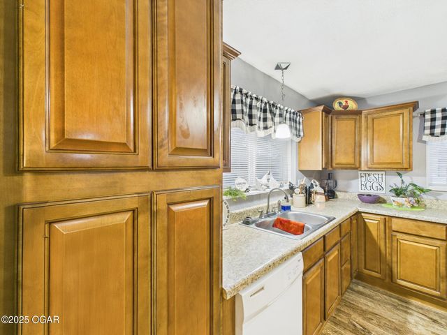 2417 N St Louis Avenue, Joplin, MO 64801