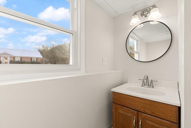 8 Maple Lane, Millbury, MA 01527