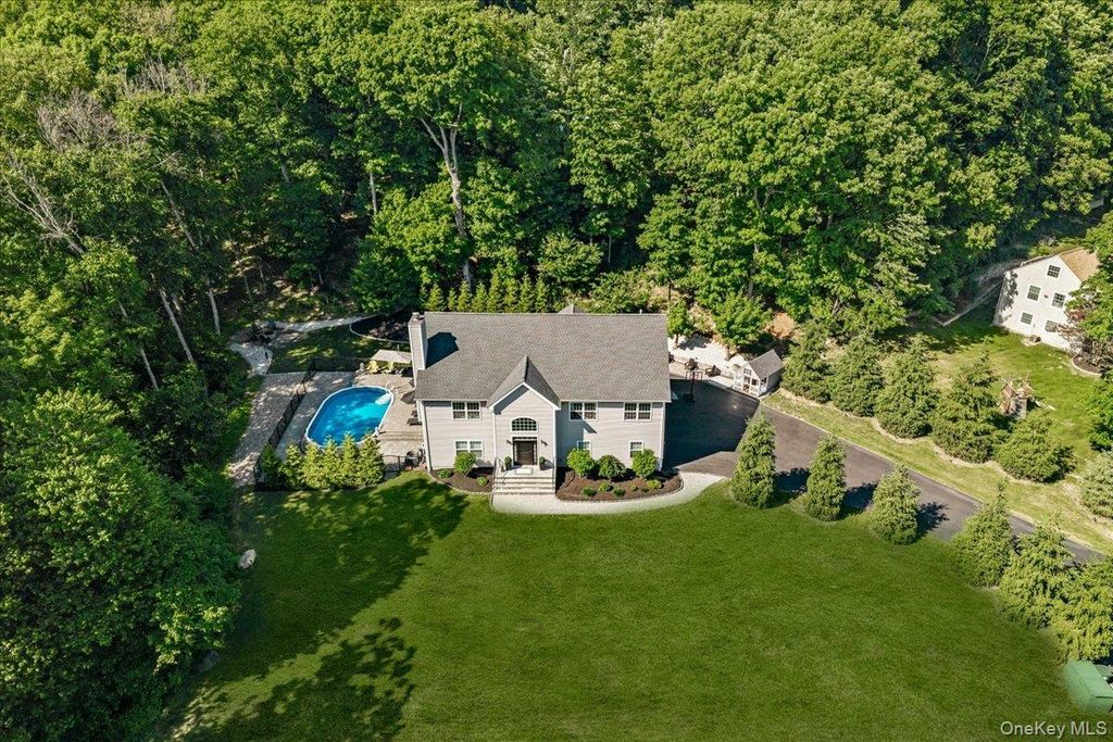 103 Teakettle Spout Road, Mahopac, NY 10541