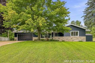 18019 Mohawk Drive, Ferrysburg City, MI 49456