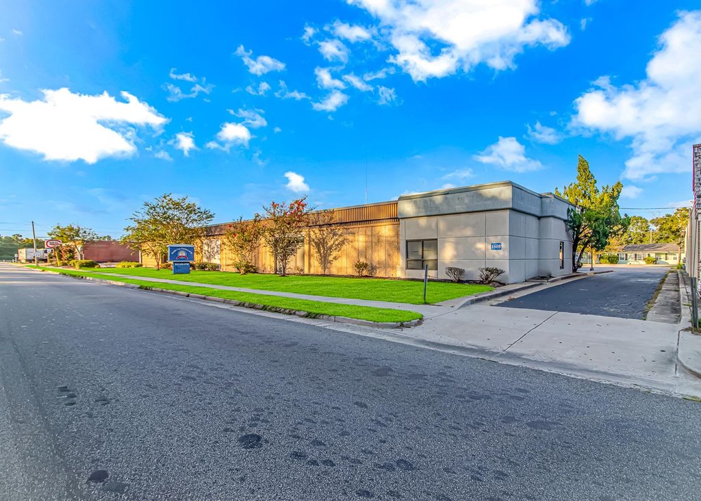 1608 Main St. 1708 Oak St, Conway, SC 29526 — exterior