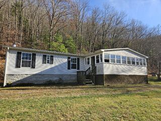 222 Cove Mountain LN, Buchanan, VA 24066