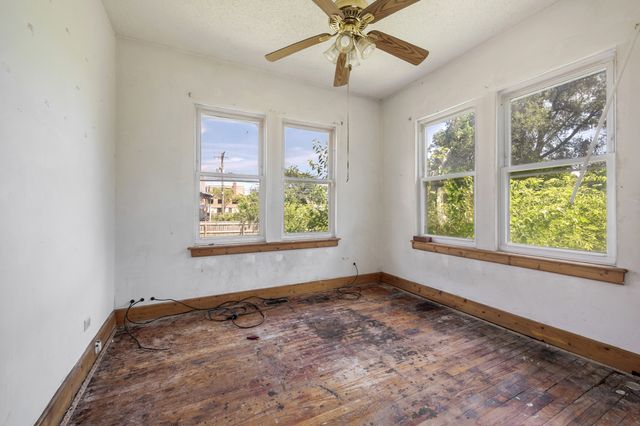 7927 S Ridgeland Avenue, Chicago, IL 60617