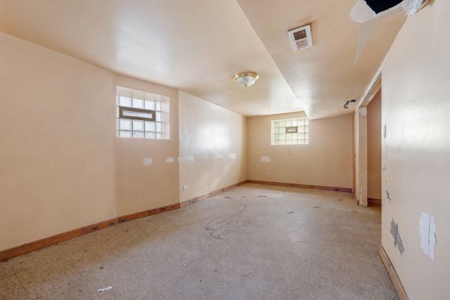 7927 S Ridgeland Avenue, Chicago, IL 60617