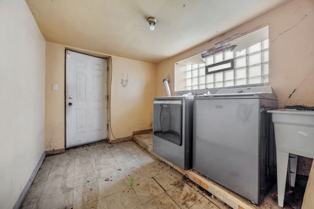 7927 S Ridgeland Avenue, Chicago, IL 60617