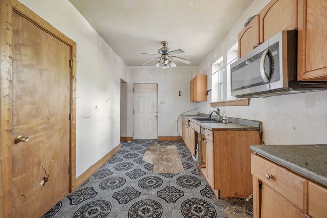 7927 S Ridgeland Avenue, Chicago, IL 60617