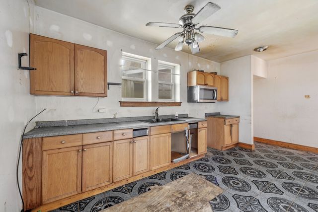 7927 S Ridgeland Avenue, Chicago, IL 60617