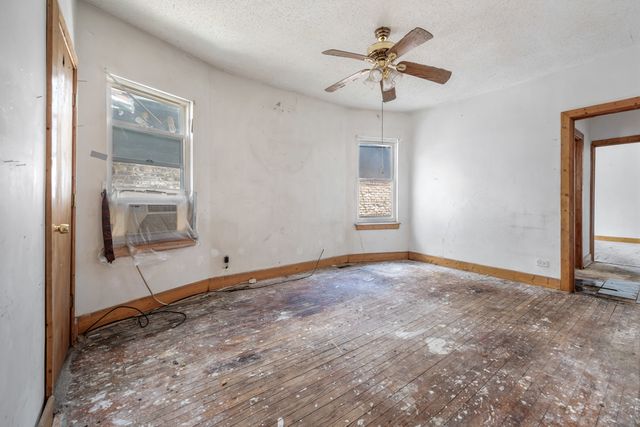 7927 S Ridgeland Avenue, Chicago, IL 60617