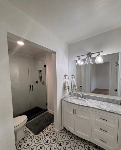 8057 Meadow Road 202, Dallas, TX 75231