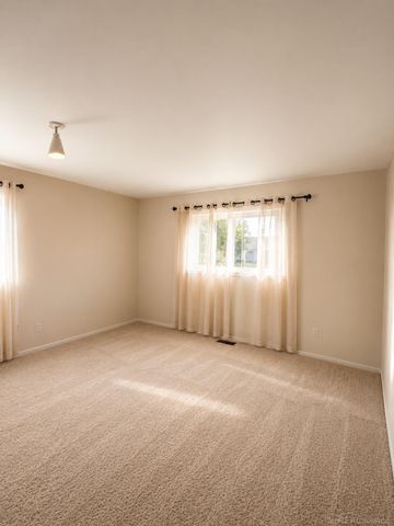 27344 Michele Street, Dearborn Heights, MI 48127