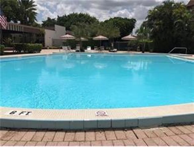 7300 NW 17th Street 318, Plantation, FL 33313