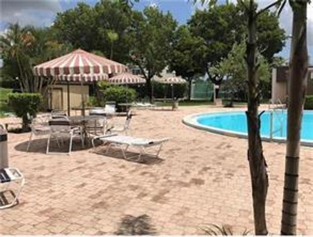 7300 NW 17th Street 318, Plantation, FL 33313