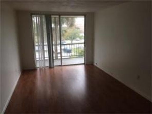 7300 NW 17th Street 318, Plantation, FL 33313