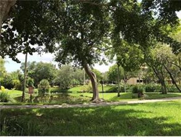 7300 NW 17th Street 318, Plantation, FL 33313