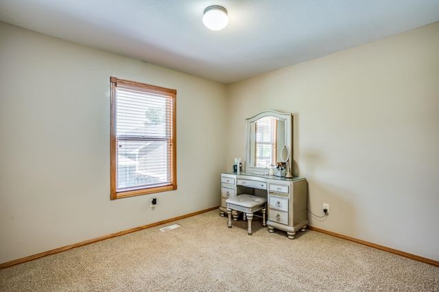 15050 W Shadow Lakes St, Wichita, KS 67223