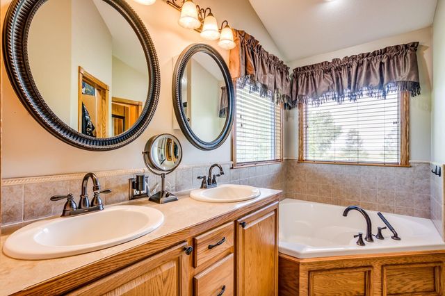 15050 W Shadow Lakes St, Wichita, KS 67223