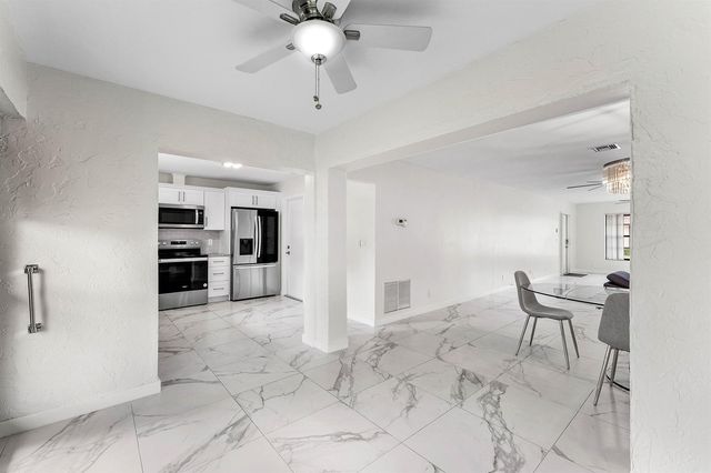 4670 Laurel Tree Road A, Boynton Beach, FL 33436