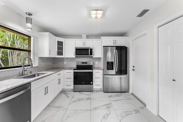 4670 Laurel Tree Road A, Boynton Beach, FL 33436