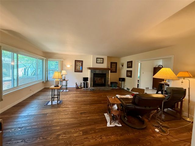 4002 Adams Avenue, Des Moines, IA 50310