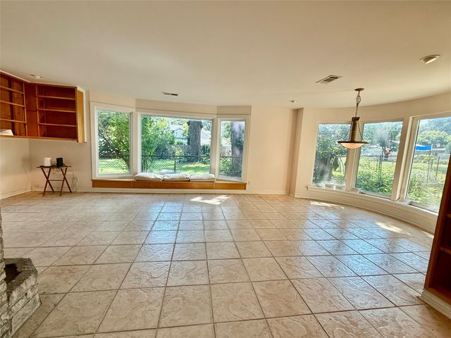 4002 Adams Avenue, Des Moines, IA 50310