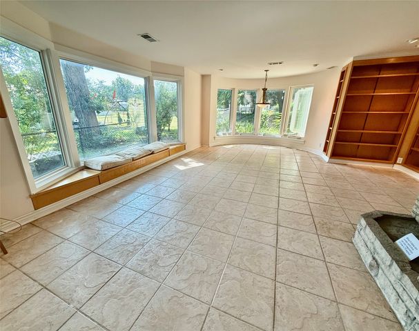 4002 Adams Avenue, Des Moines, IA 50310