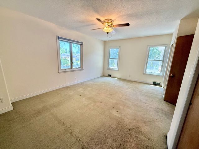 4002 Adams Avenue, Des Moines, IA 50310