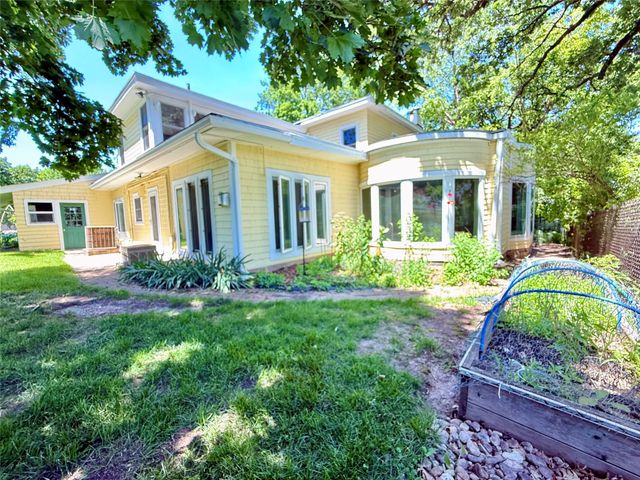 4002 Adams Avenue, Des Moines, IA 50310