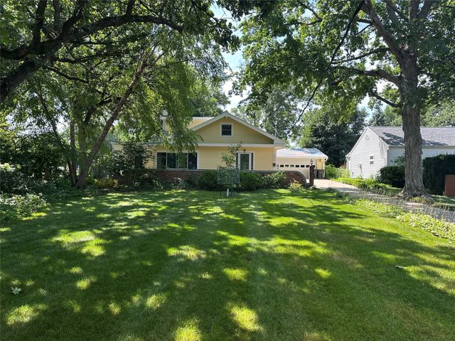 4002 Adams Avenue, Des Moines, IA 50310