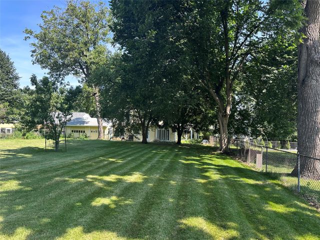 4002 Adams Avenue, Des Moines, IA 50310