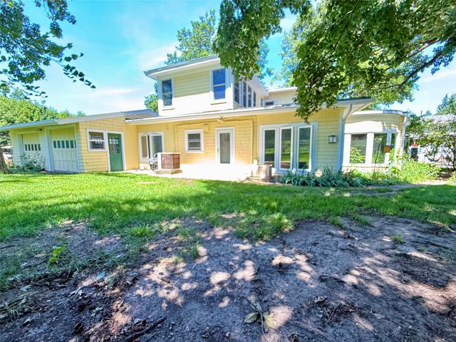 4002 Adams Avenue, Des Moines, IA 50310