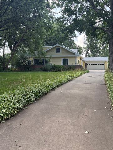 4002 Adams Avenue, Des Moines, IA 50310