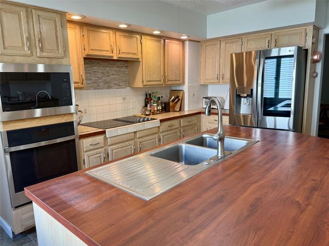 4002 Adams Avenue, Des Moines, IA 50310