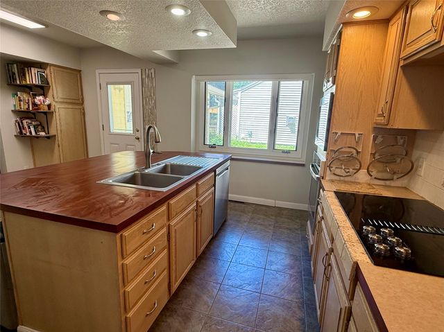 4002 Adams Avenue, Des Moines, IA 50310