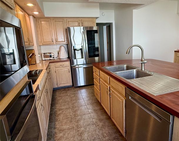 4002 Adams Avenue, Des Moines, IA 50310