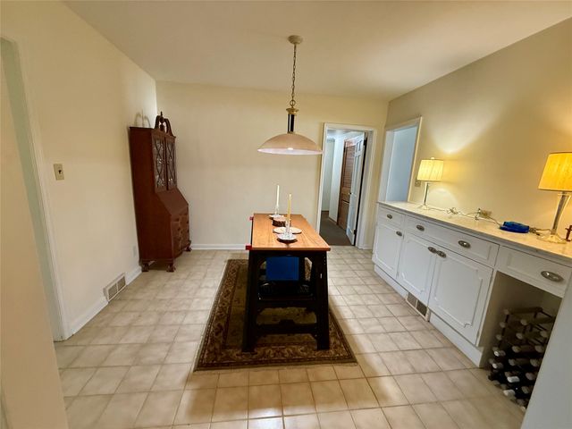 4002 Adams Avenue, Des Moines, IA 50310