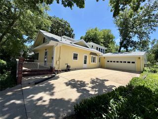 4002 Adams Avenue, Des Moines, IA 50310