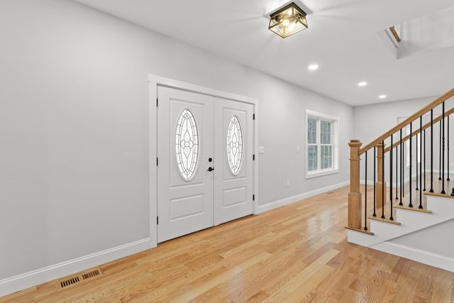 380 E Dunbarton Road, Goffstown, NH 03045