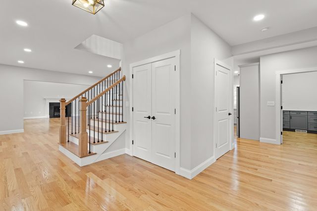 380 E Dunbarton Road, Goffstown, NH 03045